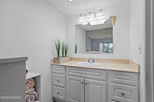 8341 E Via Arboleda, Tucson, AZ 85710