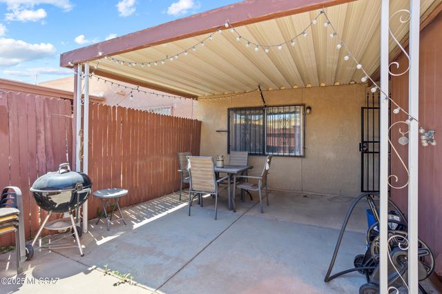 8341 E Via Arboleda, Tucson, AZ 85710