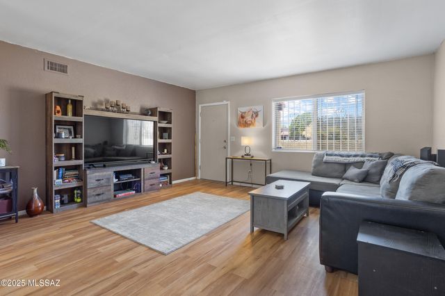 8341 E Via Arboleda, Tucson, AZ 85710