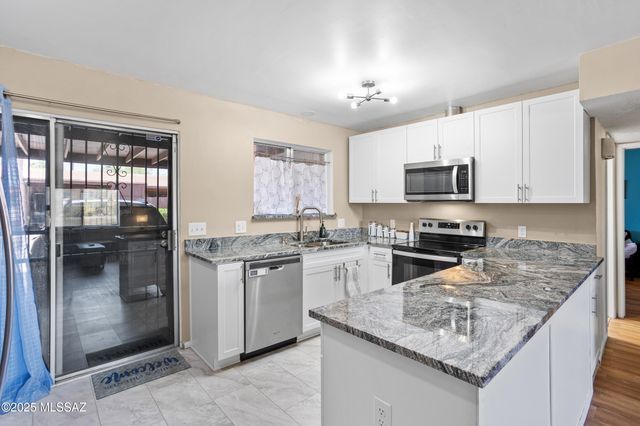 8341 E Via Arboleda, Tucson, AZ 85710