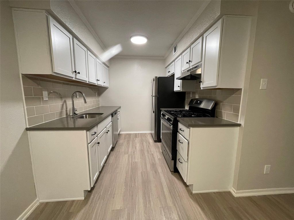 2211 Lawnmont Ave 116, Austin, TX 78756