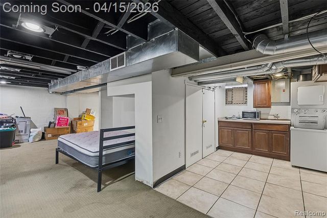 11429 E 8 Mile Road, Warren, MI 48089