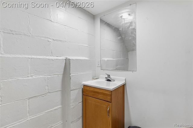 11429 E 8 Mile Road, Warren, MI 48089