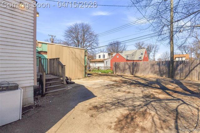 11429 E 8 Mile Road, Warren, MI 48089