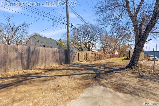 11429 E 8 Mile Road, Warren, MI 48089