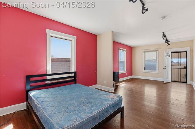 11429 E 8 Mile Road, Warren, MI 48089