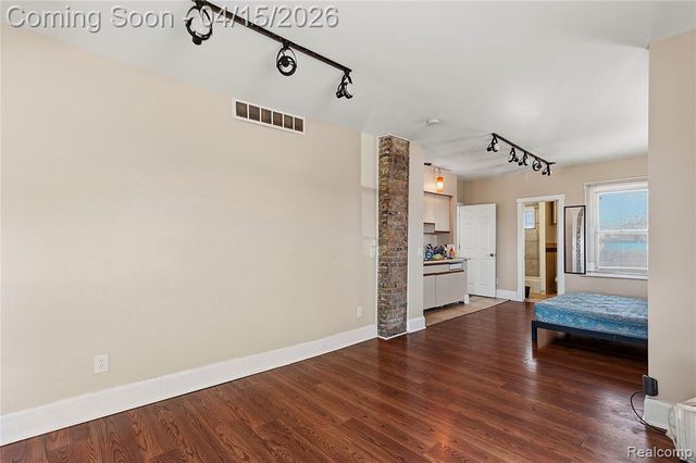 11429 E 8 Mile Road, Warren, MI 48089