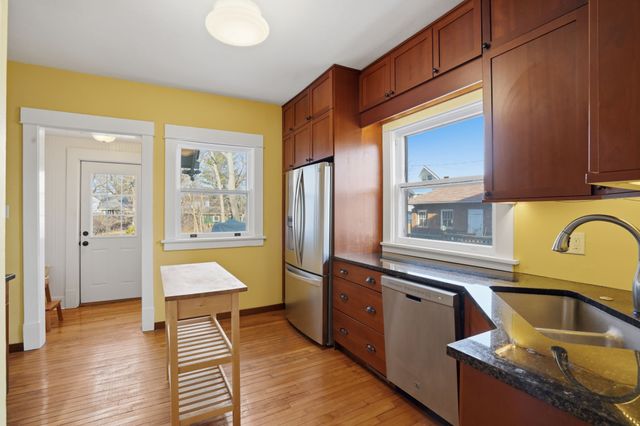 1128 44th Street, Des Moines, IA 50311