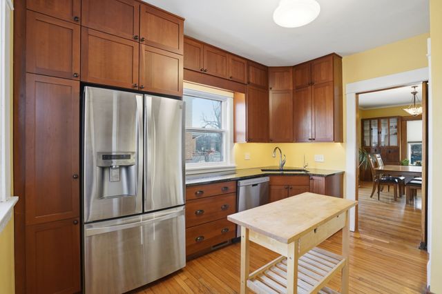 1128 44th Street, Des Moines, IA 50311