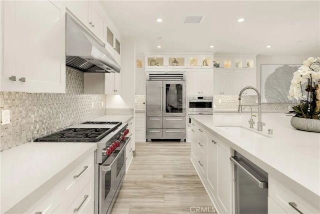 10 Ocean Place, Seal Beach, CA 90740