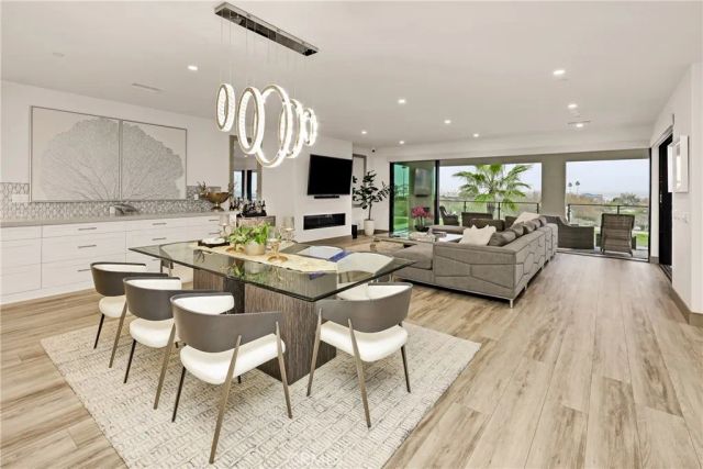 10 Ocean Place, Seal Beach, CA 90740