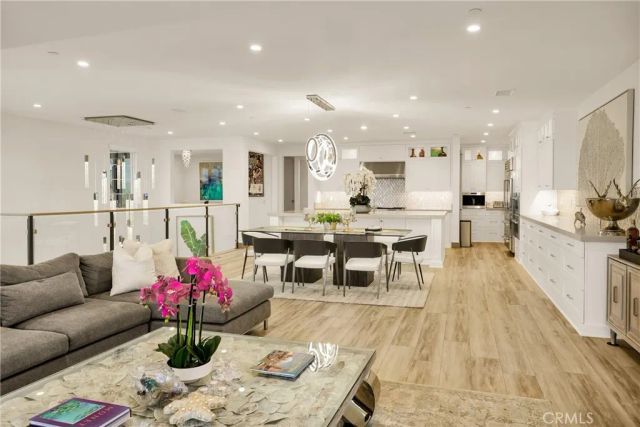 10 Ocean Place, Seal Beach, CA 90740