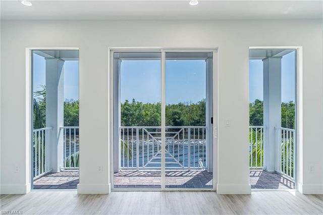 5816 Shell Cove DR, Cape Coral, FL 33914