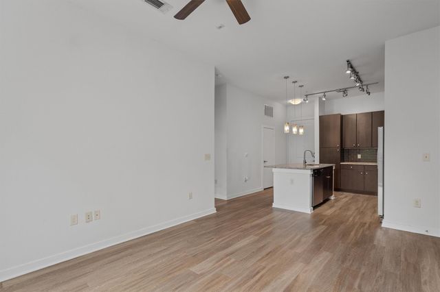 1900 Barton Springs RD 2027, Austin, TX 78704