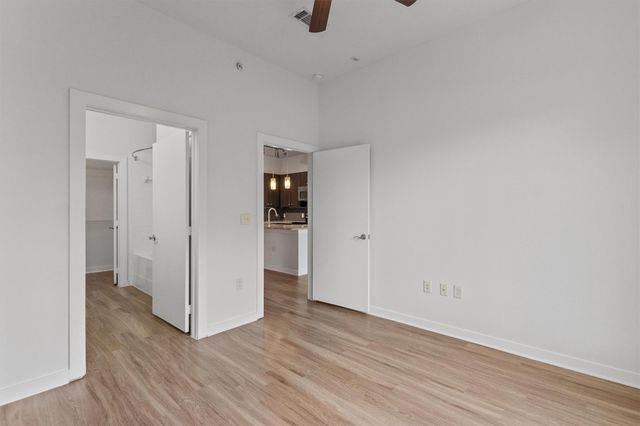 1900 Barton Springs RD 2027, Austin, TX 78704