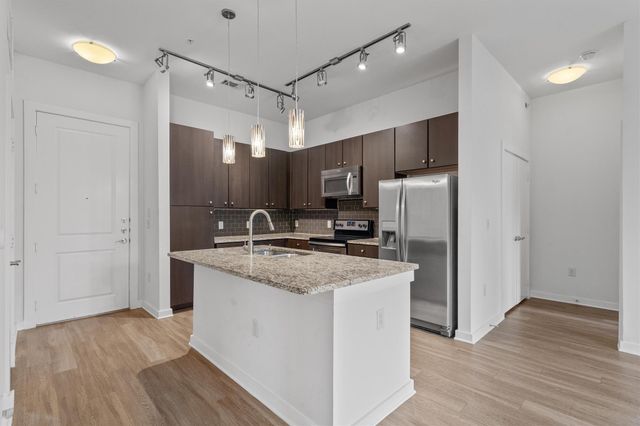 1900 Barton Springs RD 2027, Austin, TX 78704