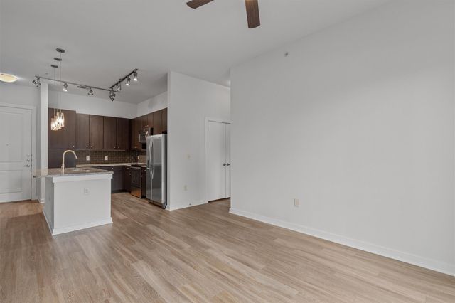 1900 Barton Springs RD 2027, Austin, TX 78704