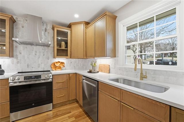 12614 Ensley Lane, Leawood, KS 66209