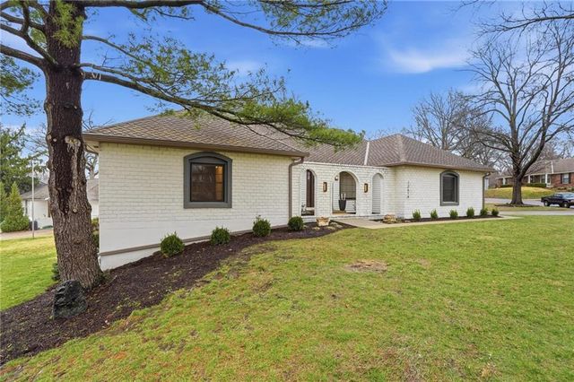 12614 Ensley Lane, Leawood, KS 66209