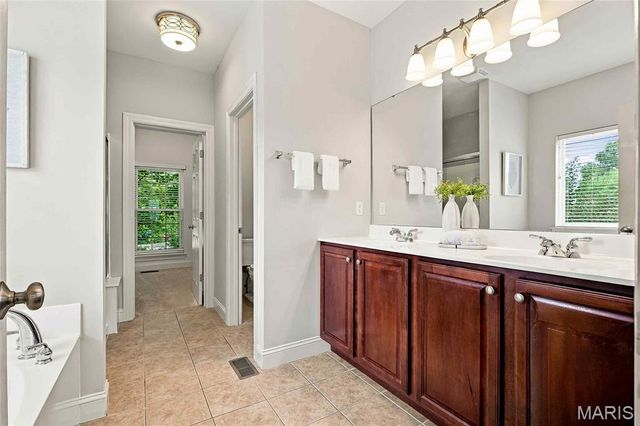 1316 Legacy Pointe Lane, Fenton, MO 63026
