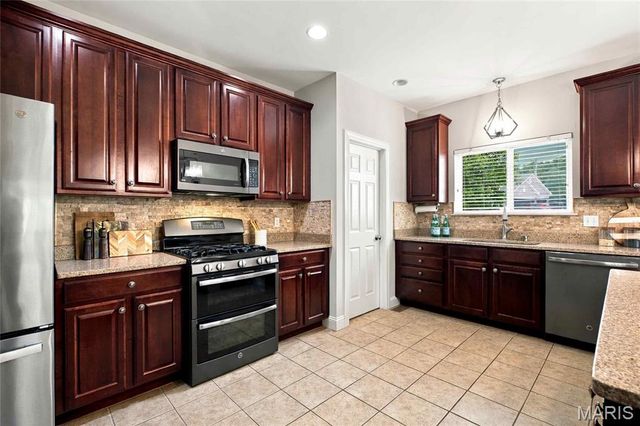 1316 Legacy Pointe Lane, Fenton, MO 63026