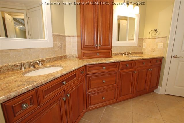 6005 Pinnacle View Drive, Hurricane, WV 25526