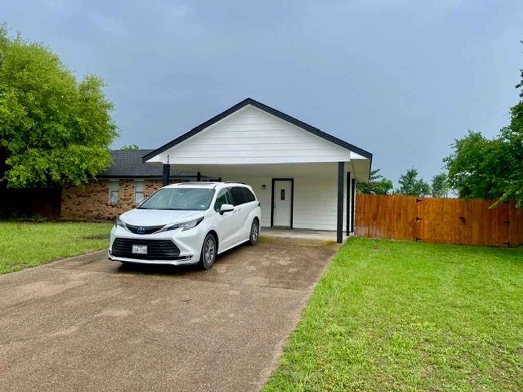 210 Lakewood Drive, Waxahachie, TX 75165