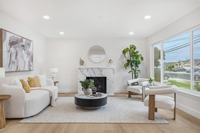 5912 Mayhews Landing Rd, Newark, CA 94560