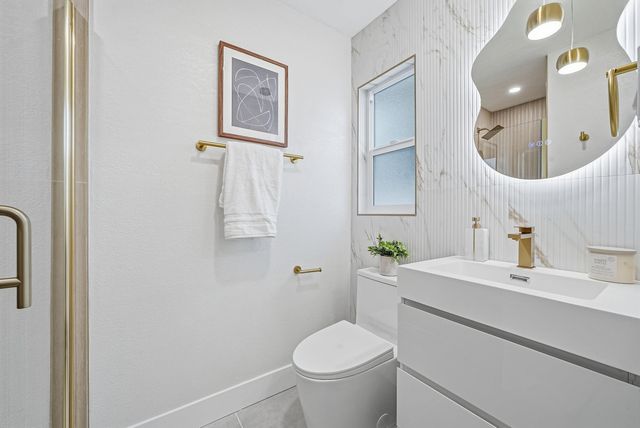 5912 Mayhews Landing Rd, Newark, CA 94560