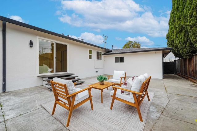 5912 Mayhews Landing Rd, Newark, CA 94560