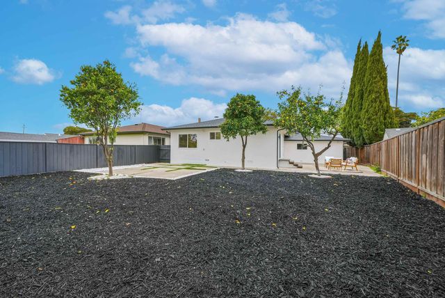 5912 Mayhews Landing Rd, Newark, CA 94560