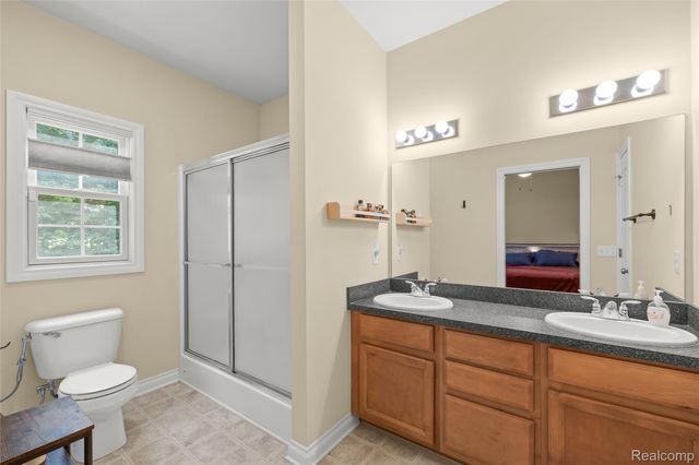 10182 Edgewood Drive, Grand Blanc Charter Township, MI 48439
