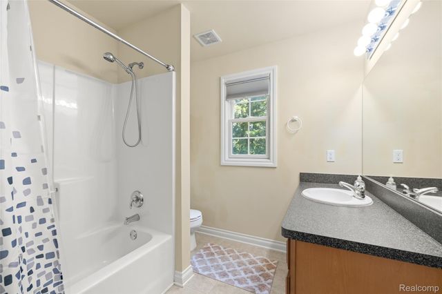 10182 Edgewood Drive, Grand Blanc Charter Township, MI 48439