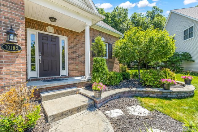 10182 Edgewood Drive, Grand Blanc Charter Township, MI 48439