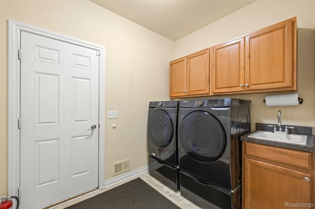 10182 Edgewood Drive, Grand Blanc Charter Township, MI 48439