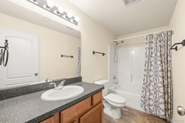 10182 Edgewood Drive, Grand Blanc Charter Township, MI 48439