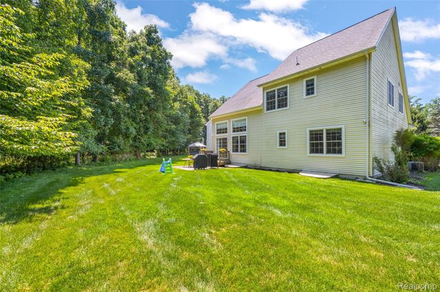 10182 Edgewood Drive, Grand Blanc Charter Township, MI 48439