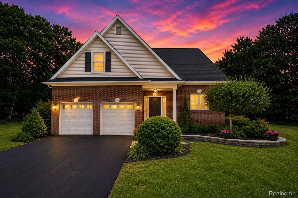 10182 Edgewood Drive, Grand Blanc Charter Township, MI 48439