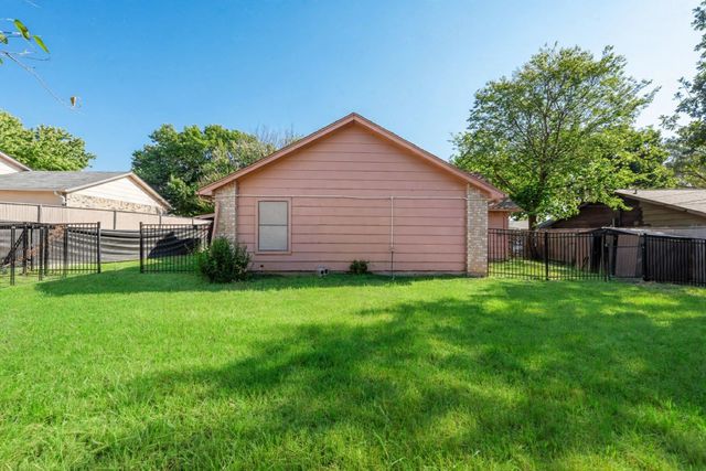 837 Blue Ridge Drive, Burleson, TX 76028
