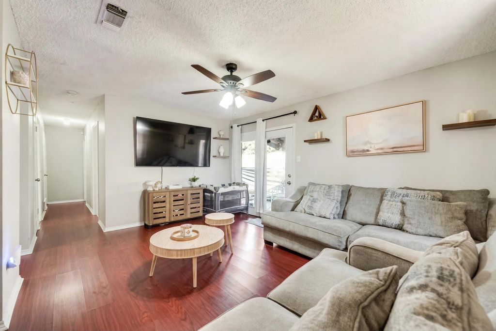 837 Blue Ridge Drive, Burleson, TX 76028 — photo 4