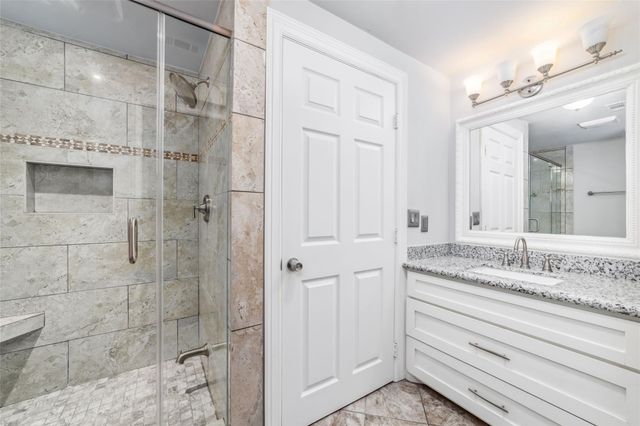 5012 Irvington Boulevard, Houston, TX 77009