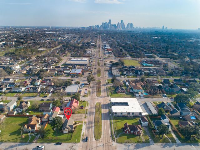 5012 Irvington Boulevard, Houston, TX 77009