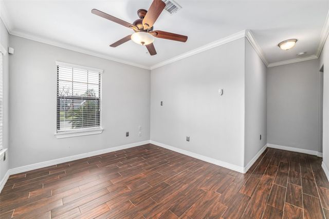 5012 Irvington Boulevard, Houston, TX 77009