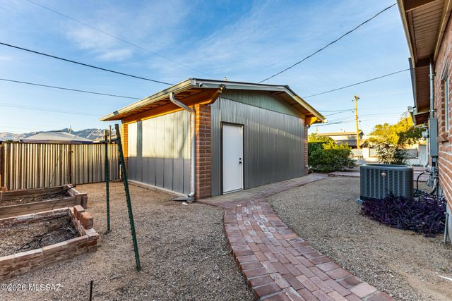 3685 E Baker Place, Tucson, AZ 85716