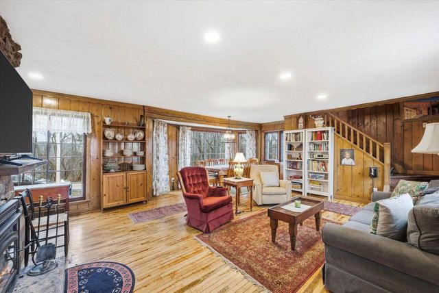 1576 Highland AVENUE, Hubertus, WI 53033