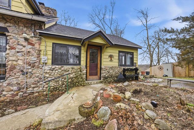 1576 Highland AVENUE, Hubertus, WI 53033