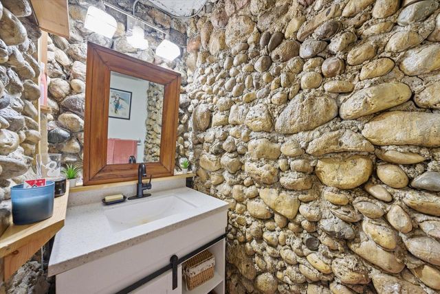 1576 Highland AVENUE, Hubertus, WI 53033