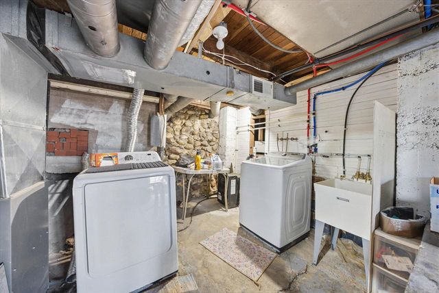 1576 Highland AVENUE, Hubertus, WI 53033