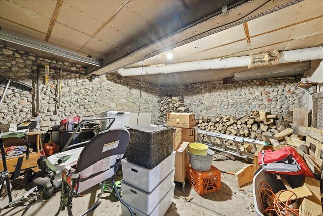 1576 Highland AVENUE, Hubertus, WI 53033