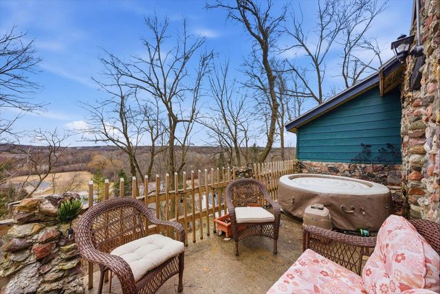 1576 Highland AVENUE, Hubertus, WI 53033